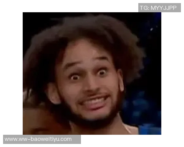 年轻球员激情四溢文班遭双人犯规卡斯尔与米奇争执双双被罚