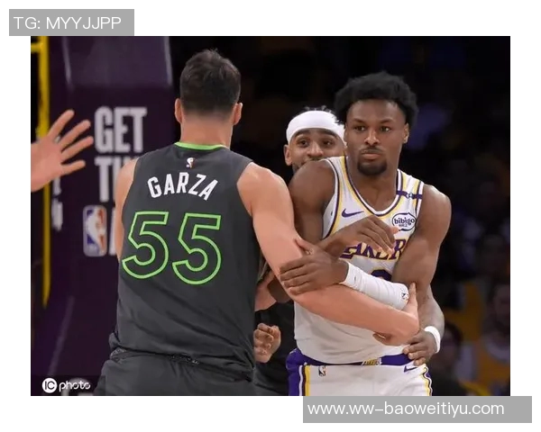 夸梅:布朗尼在主场比赛中表现得如同被车灯照射的迷茫鹿 夸梅:布朗尼在主场比赛中表现得如同被车灯照射的迷茫鹿